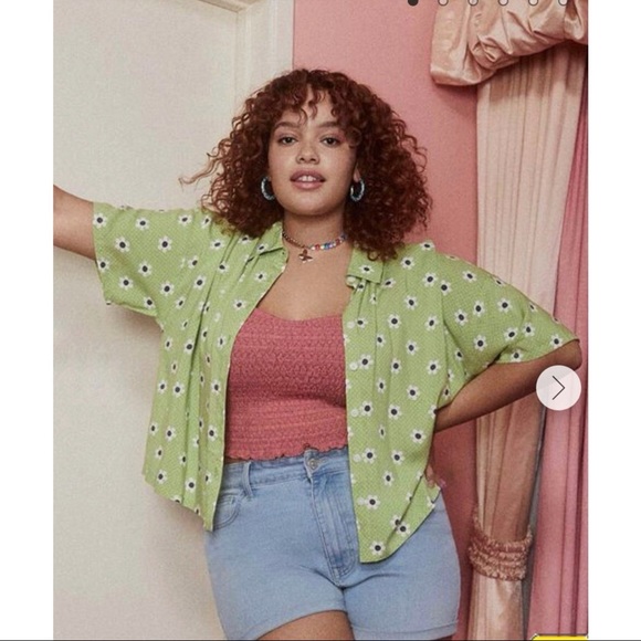 Cropped Daisy Button-up - Picture 2 of 5